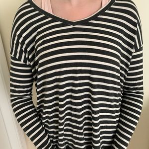 American Eagle Outfitters Long Sleeve T-Shirt